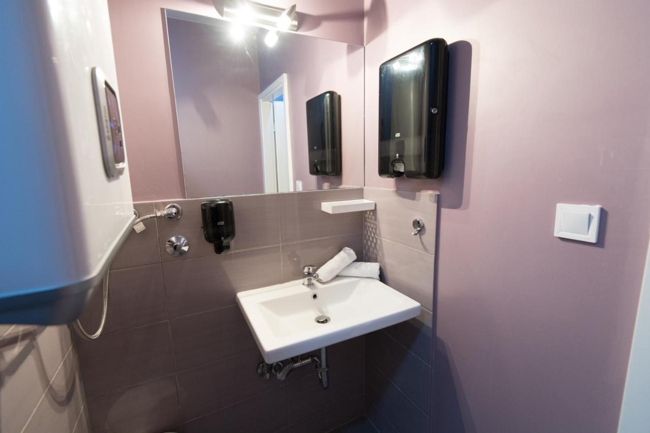 Standaard Tweepersoonskamer met Gedeelde Badkamer