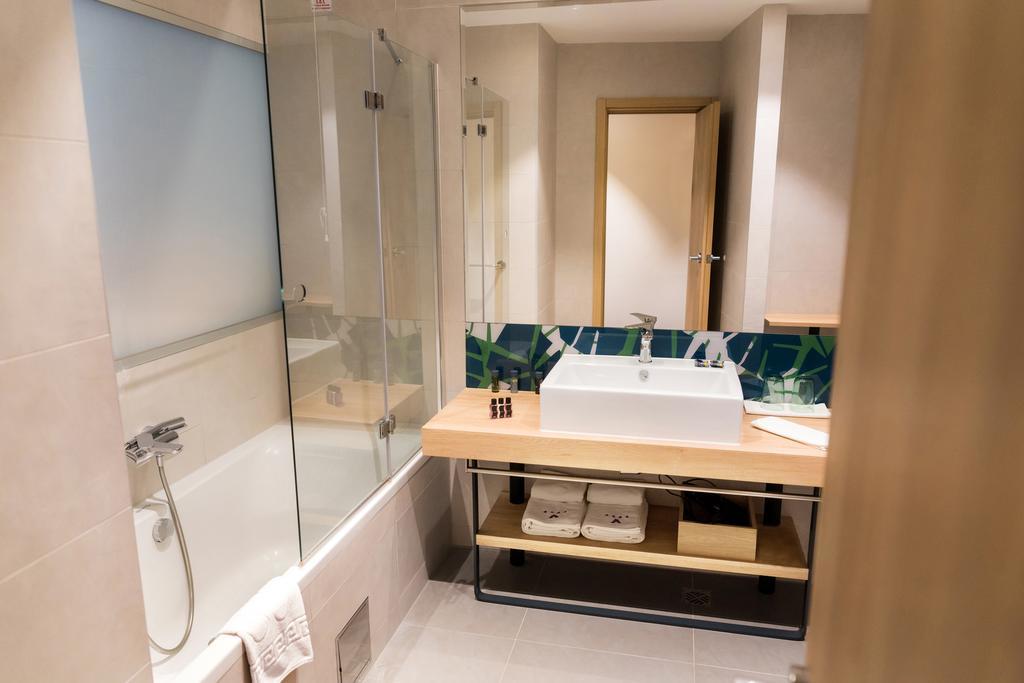 Twin Room,462307551:JPEG