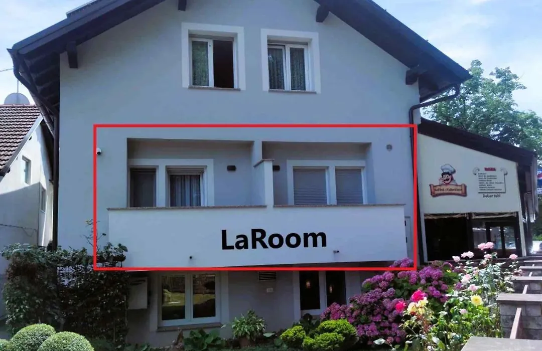 Laroom-1