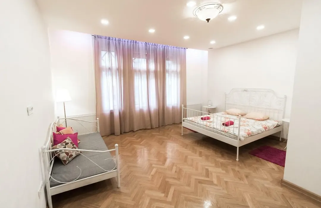 Apartment Luna-1