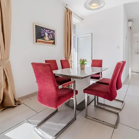 Flowers Premium Apartments & Rooms-3