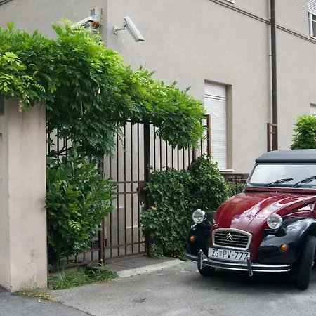 Embassy Row Bnb-3
